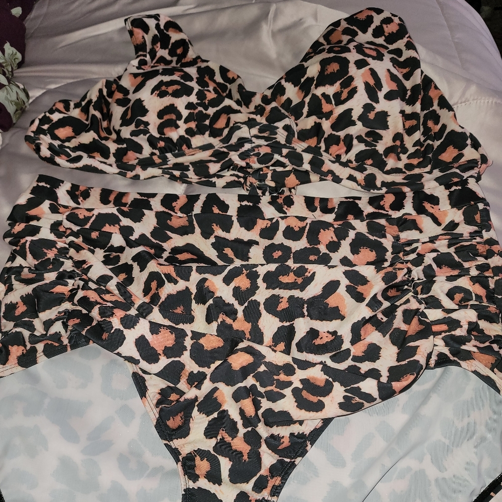 Plus size nwt high waisted Lepoard bikinis 24W 2 pieces